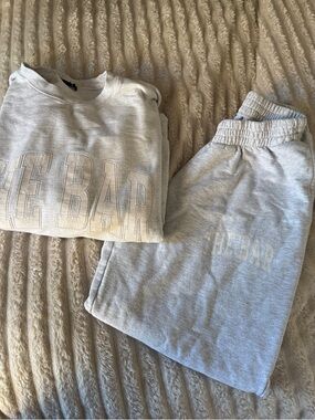The Bar Light Gray Sweatshirt & Sweatpants Set